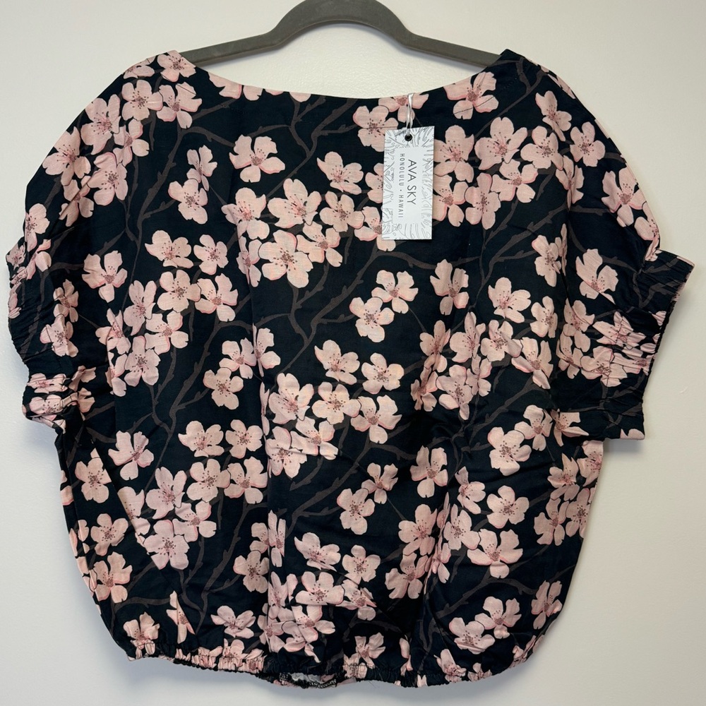 BNWT. Ava Sky Top Milano
